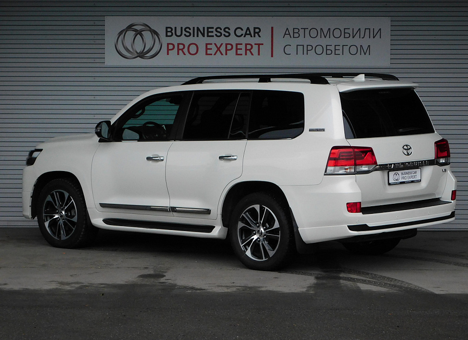 Toyota Land Cruiser, 200 Series Рестайлинг 2 4.6 AT (309 л.с.) 4WD