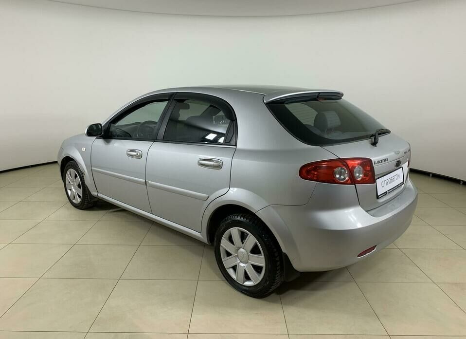 Chevrolet Lacetti 1.6 MT (109 л.с.)