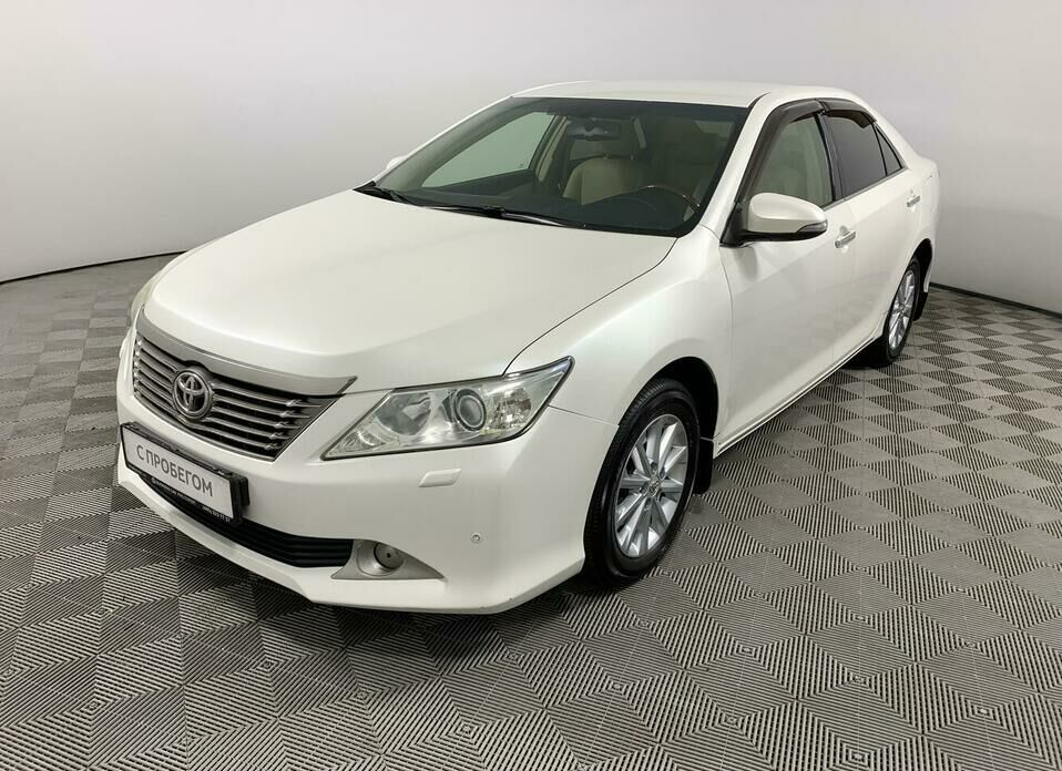 Toyota Camry 2.5 AT (181 л.с.)