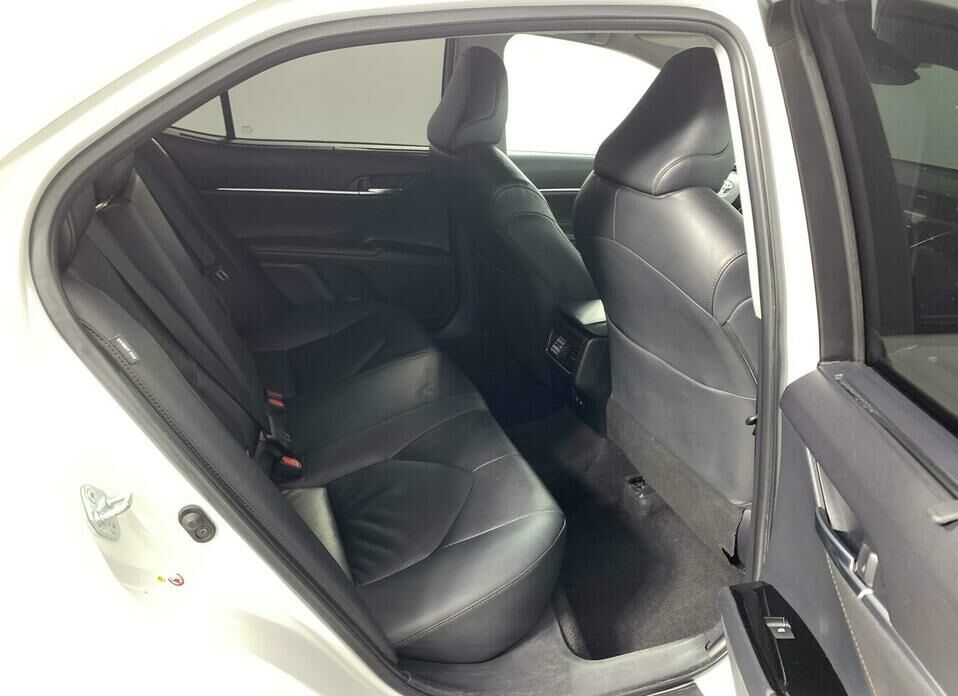 Toyota Camry 2.5 AT (181 л.с.)